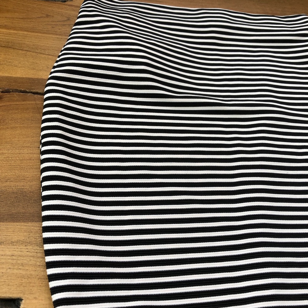 Pull&Bear Black & White Striped Diagonal Mini Skirt - Picture 5 of 9